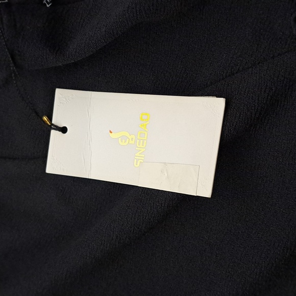 NWT simple but elegant black knitted see-through around the waistline - Picture 3 of 3